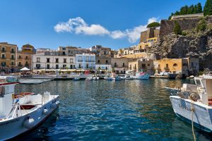 Marina Corta, Lipari, Äolische Inseln, Italien Mai 2022 Marina Corta, Lipari, Äolische Inseln, Italien Mai 2022
