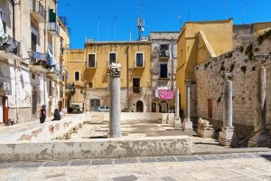 Piazzetta Santa Maria del Buon Consiglio, Bari, Apulien, Italien 2024 Piazzetta Santa Maria del Buon Consiglio, Bari, Apulien, Italien 2024