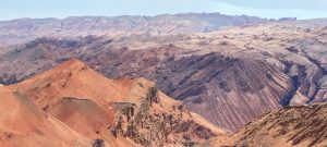 Turpan-Senke, China. Das Klima in der Turpan-Senke ist extrem arid, windig und heiß. Der höchste gemessene Wert für die Bodentemperatur im Sand beträgt 82,3 °C.