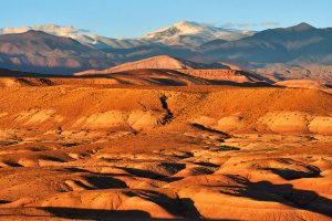 Blick von Kasbah Aït Benhaddou auf den hohen Atlas, Marokko Oktober 2024